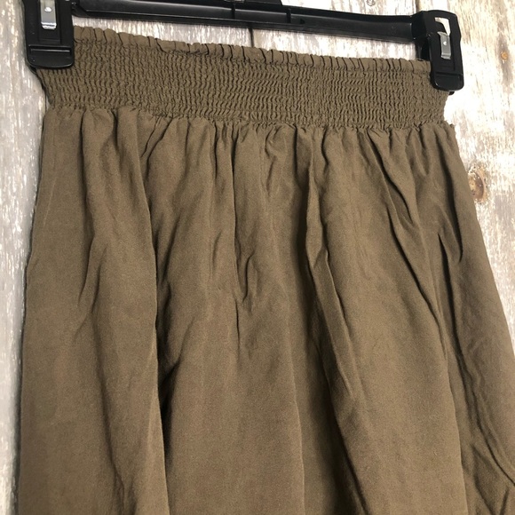 Moss colored skirt - Picture 2 of 2